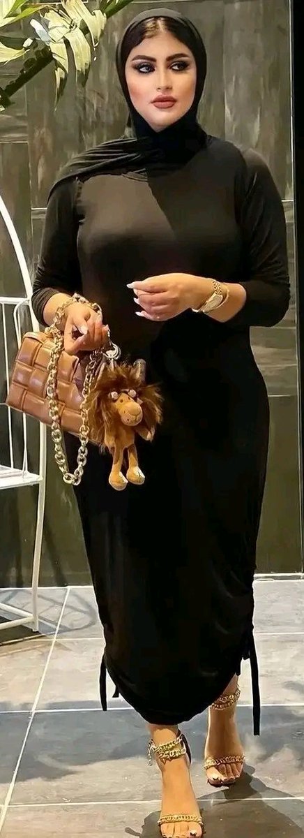 تتألق من اجلى ليس من اجلك تخرج لبونتها عشان عارفه انى هقدرها من وهى اندر ايدج ومحدش عرفها قيمتها غيرى هى لبوتى انا وانا اللى غيرتها اديتها الثقة فى نفسها كبرت طيزها وبزازها بقيت جامدة خميسك تحت زبرى صباحكم لبن اينما كُنتُم لبااااوى الزمن 🔥🔥🔥