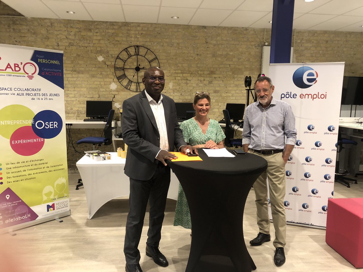 MeheutS's tweet photo. @Poleemploi_Ndie et @mllehavre mettent à l’honneur le Contrat Engagement Jeune ce jour au Lab’o du Havre, en présence du sous-préfet du Havre @Prefet76 https://t.co/UL2iDsVo6b