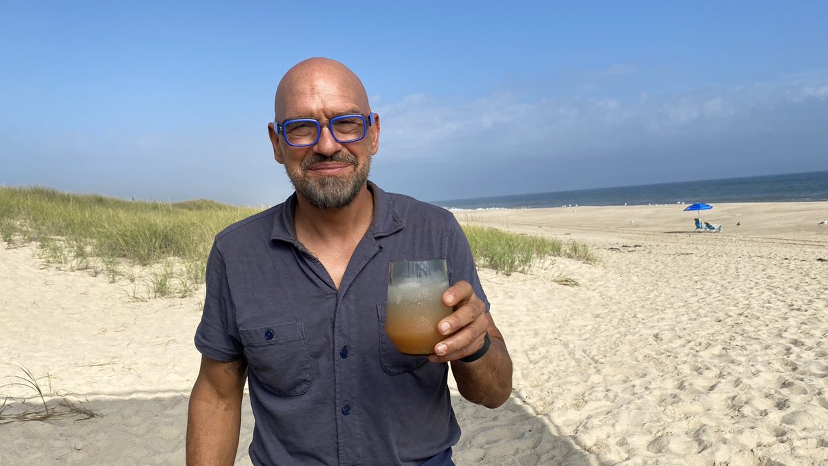 chefsymon's tweet image. Happy summer everyone!…we're celebrating by grilling on the beach.... This week we are cooking up a "Beach Bomber" Sausage Sandwich, topped with scallions and cheddar cheese... delicious.. with a side of Herbaceous Potato Salad...Liz creates a summer cocktail "Peach on the…