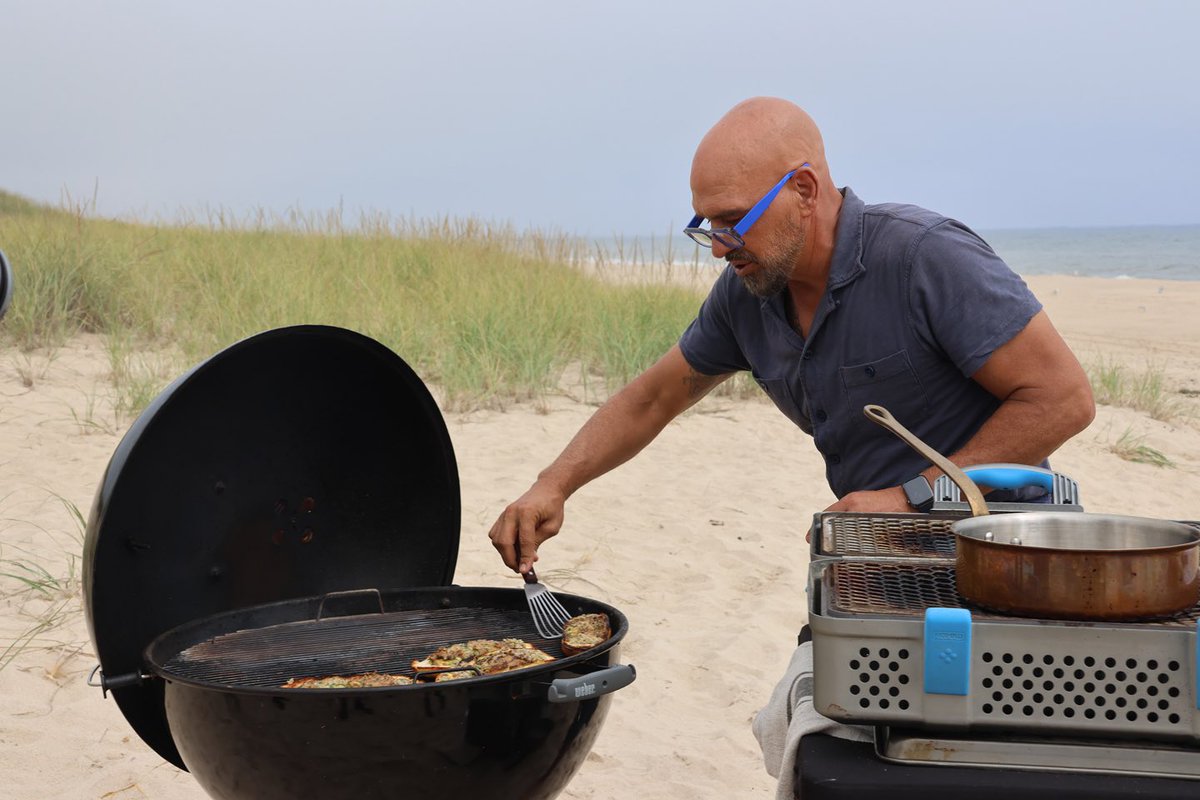 chefsymon's tweet image. Happy summer everyone!…we're celebrating by grilling on the beach.... This week we are cooking up a "Beach Bomber" Sausage Sandwich, topped with scallions and cheddar cheese... delicious.. with a side of Herbaceous Potato Salad...Liz creates a summer cocktail "Peach on the…