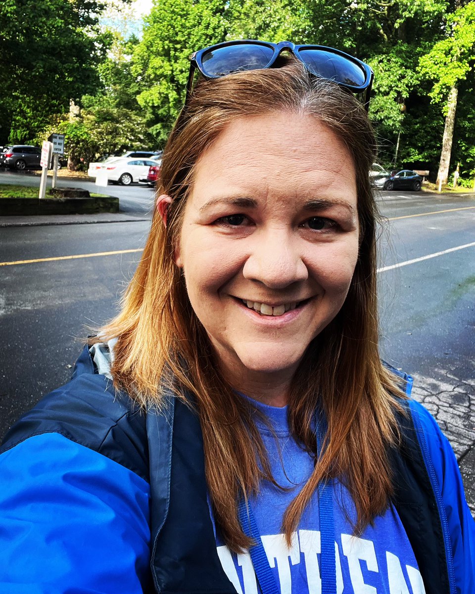 Sunglasses ✅ 
Rain jacket ✅
Ready for all the promised weather at #montreatwm23 today!
