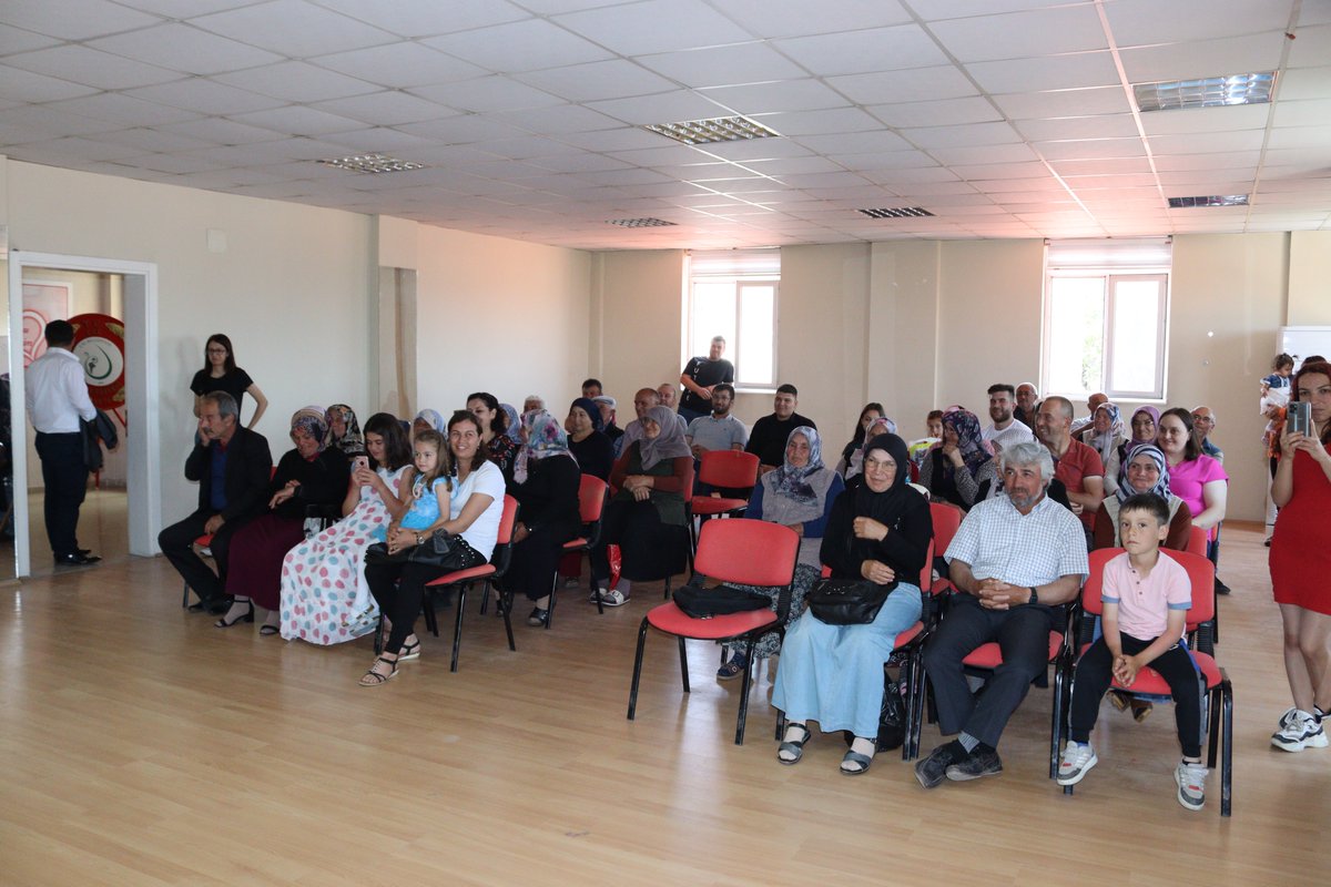 CalBelediye's tweet photo. Belediye Başkanımız Fethi Akcan, Mehmet Demir ve Huriye Öğül Çiftinin Nikah merasimine katıldı. Belediyemiz nikah salonunda düzenlenen nikah merasiminde Belediye Başkanımız Fethi Akcan, Genç çiftin nikah akdini gerçekleştirdi.  Başkan Akcan, Genç Çiftimize Mutluluklar dilerim. https://t.co/euvf3lUVCS