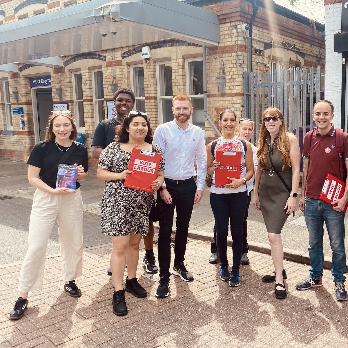 Out with the team in West Drayton today campaigning for an MP who’ll put voters first.

The Tories have taken people here for granted. @DannyBeales will give Uxbridge and South Ruislip the fresh start it deserves. #VoteLabour 🌹