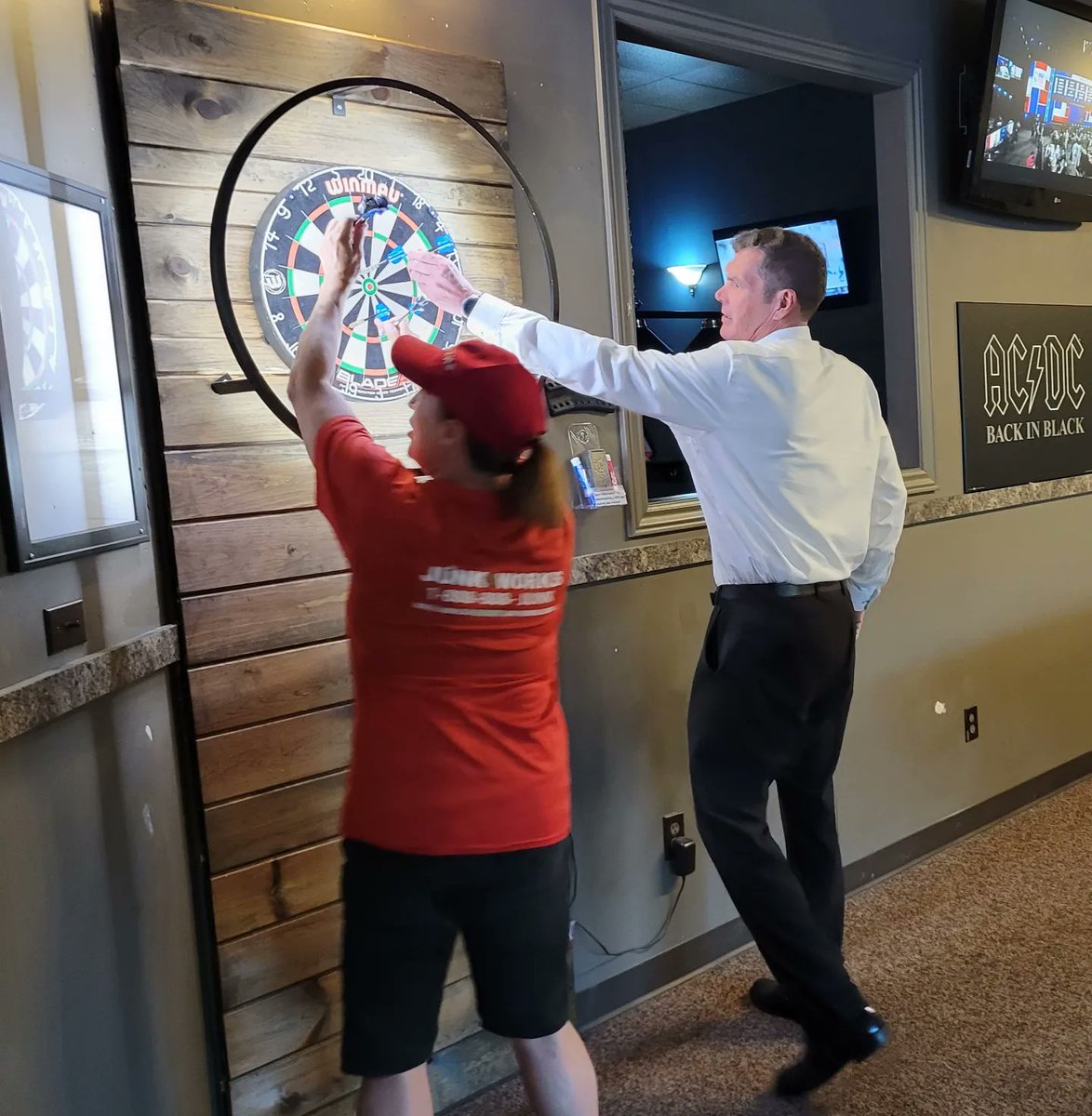 HalifaxJunk's tweet photo. Sherry & Chris got out networking last night @BBABedford kick off summer networking.🌞
Sherry even got in a game of darts 🎯 and they both took home a doorprize ! The luck !!
#business #networking #bedfordns #halifaxns #junkremoval #junkhaulers #werecycle https://t.co/njGwYwMk3z
