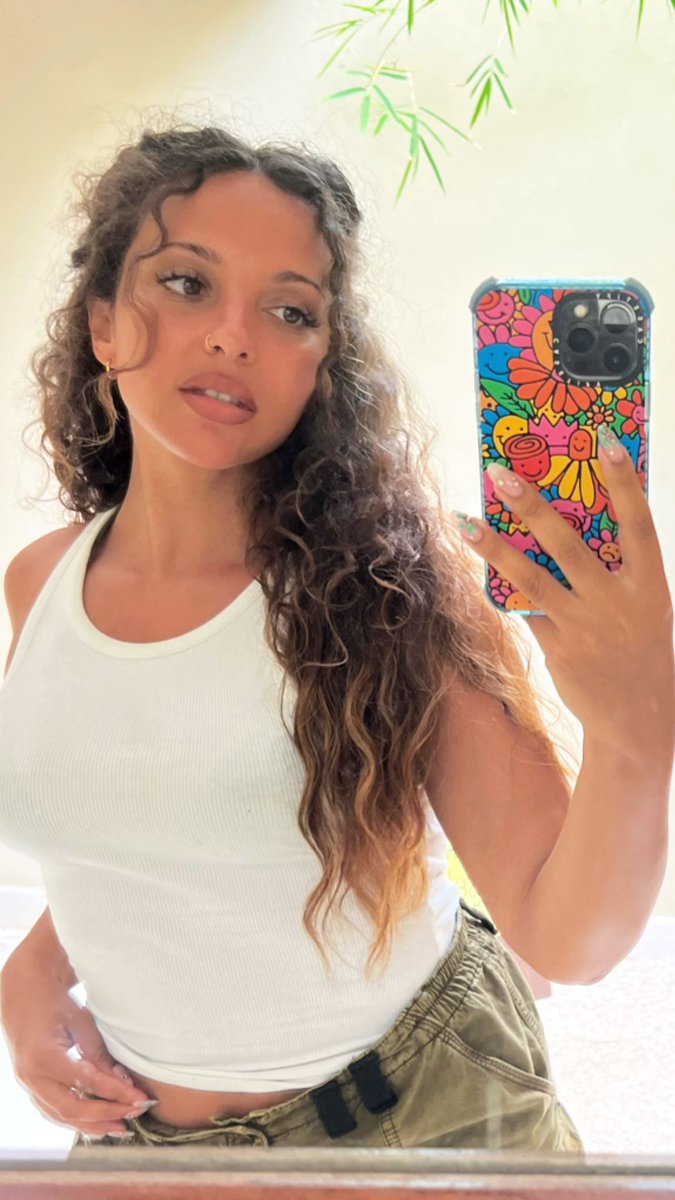 Jade Thirlwall (@jadethirlwall) stuns in new selfie shared via Instagram stories.