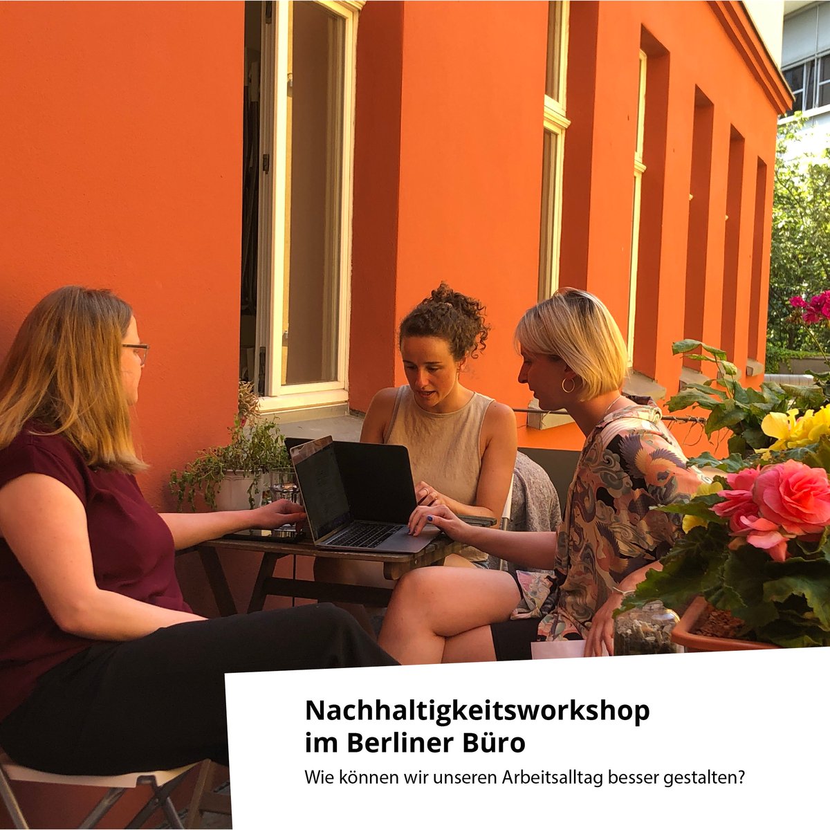 zebralog's tweet photo. Wie können wir unseren Arbeitsalltag  nachhaltiger gestalten? Unter dieser Frage ist gestern nachmittag der Nachhaltigkeitsworkshop unserer Kolleg*in Rabea im Berliner Büro gestartet. Sie begleitet die Umsetzung der Maßnahmen in ihrer Masterarbeit. Wir bleiben gespannt! https://t.co/FTQDLqpmfS