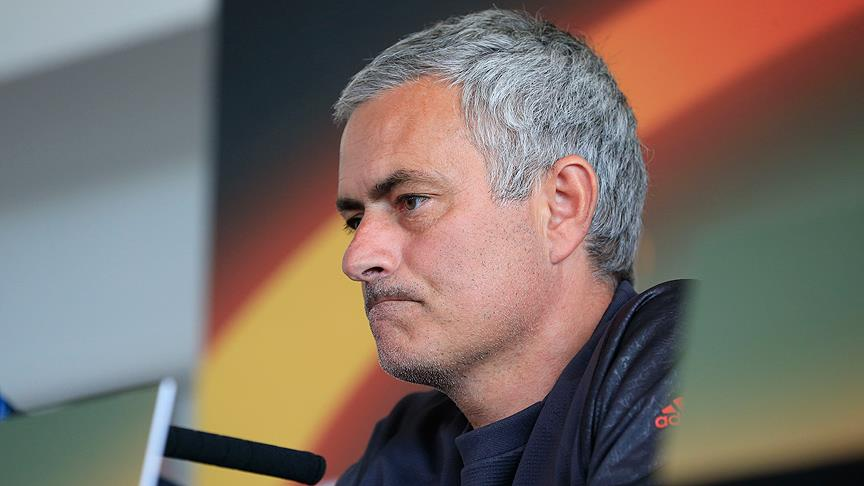 🎙️'Sizin gönlünüzde yatan bir teknik direktör var mı?'  

Aziz Yıldırım: 'Var, Jose Mourinho. (Gülerek)'