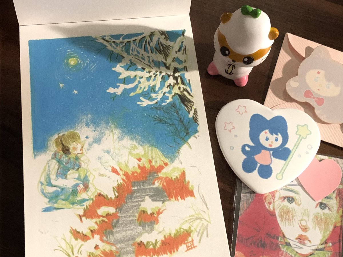 #런쥔이라는_퍼즐의_한_조각
이벤트로 받은 선물..
실물이 덩말 아름다와요 ദ്ദി(☆⸝⸝ʚ̴̶̷̆ ᴗ ʚ̴̶̷̆⸝⸝)
엽서북은 조금이라두 벌어질까봐 여는 것도 조심스러워요 … 덩말 기분 좋은 날에만 하나 떼서 쓰고싶은 마음인🥹