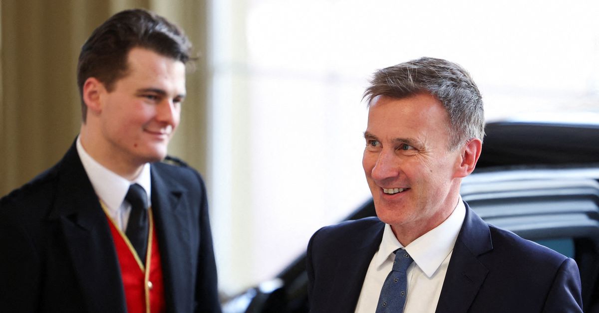 UK's Hunt says banks agree to ease mortgage payments strain reut.rs/3PtVLNI