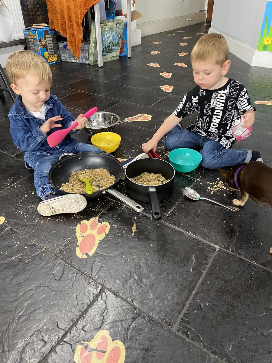 Messy play is the best kind!!💙
#playgroup #stayandplay #waldersladetogether #walt #littlegems #waldersladecommunity #waldersladesupport #communitysupport #parentsupport #supportingparents