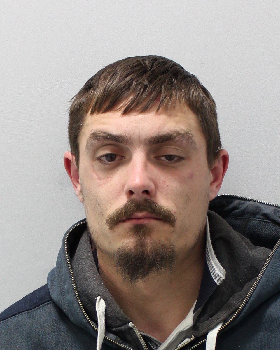 Can u help us find Brian John Buddo, 32, from Oval Road #Croydon #wanted in connection with a stalking offence and malicious communications? If u have any info that might help please contact us quoting PR/45230009664 via DM @SurreyPolice Thank you