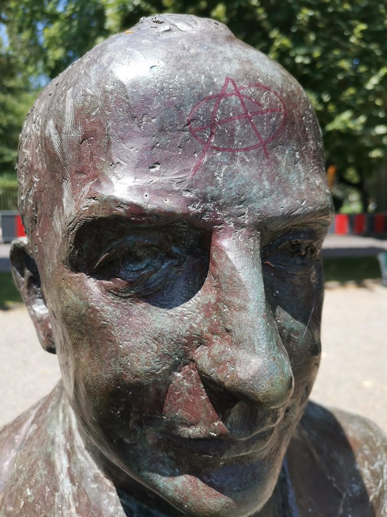 Je condamne la dégradation du buste de François Verdier à #Toulouse. Une détérioration inacceptable à l’encontre de la figure de ce grand résistant assassiné par la Gestapo en 1944.
