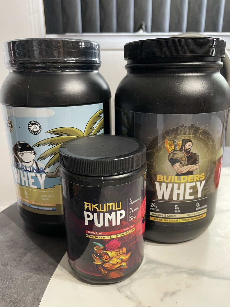 quadracer16's tweet image. Got my @ShreddedApes delivery today. Lfggg

#fitness #gymlife #protein