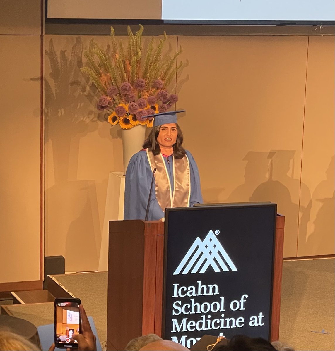⁦<a href="/ownyourcrohns/">Tina Aswani-Omprakash, MPH</a>⁩ giving the commencement address at the masters in biomedical science ⁦<a href="/IcahnMountSinai/">Icahn School of Medicine at Mount Sinai</a>⁩. Sharing her journey and poised to impact even more lives touched by IBD ⁦<a href="/CrohnsColitisFn/">Crohn's & Colitis Foundation</a>⁩ ⁦@southasianIBD⁩