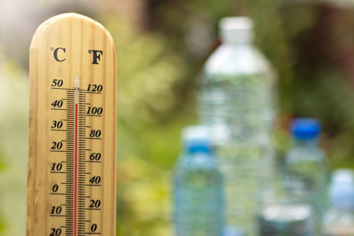 Protect yourself from #ExtremeHeat: 
💧 Stay hydrated  by drinking plenty of water.
🚿 Take cool showers or baths.
🏢 Go to a cooling center. 

More safety tips from @CDCgov to #BeatTheHeat this summer: bit.ly/2SBrtgj