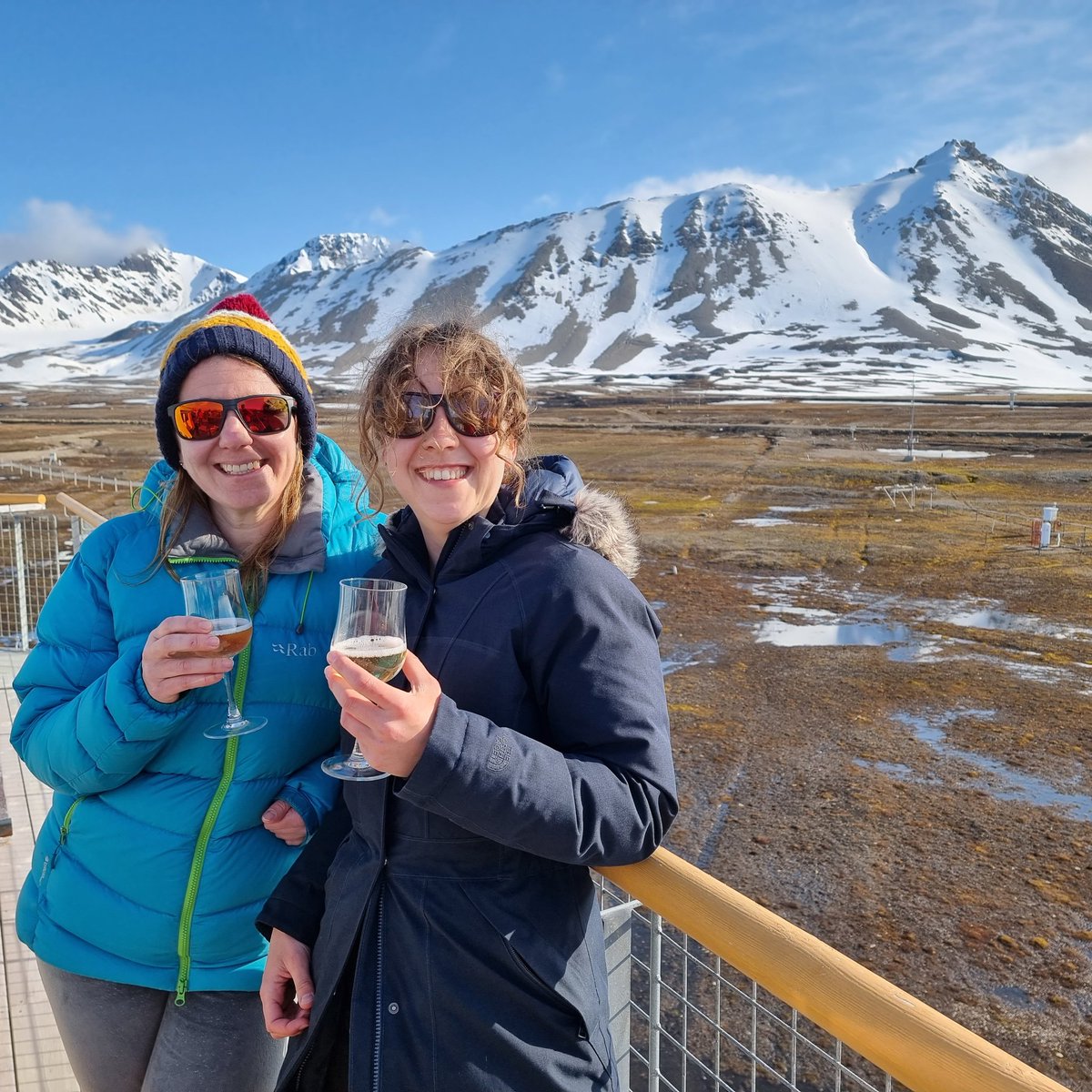 It's happening! With @tash_gillies 7 #ATLAS receiver stations and 22 tags out in kittiwake & guillemots in #Svalbard and as of today, we are detecting tagged birds! @DrCBeardsworth @ran_nathan @sivan_toledo. Read more about the technology here science.org/doi/full/10.11. Champagne!