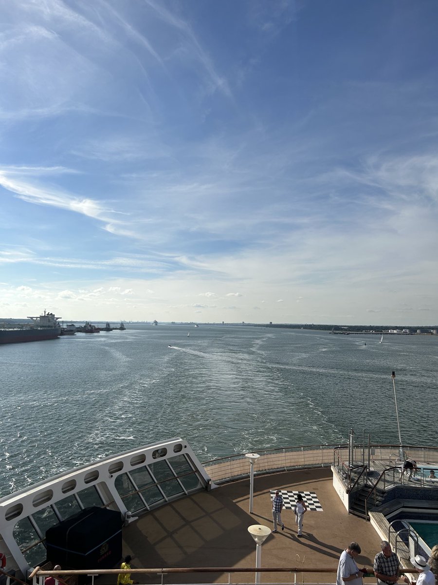 So this is what leaving  Southampton looks like. Next stop New York! #QueenMary2