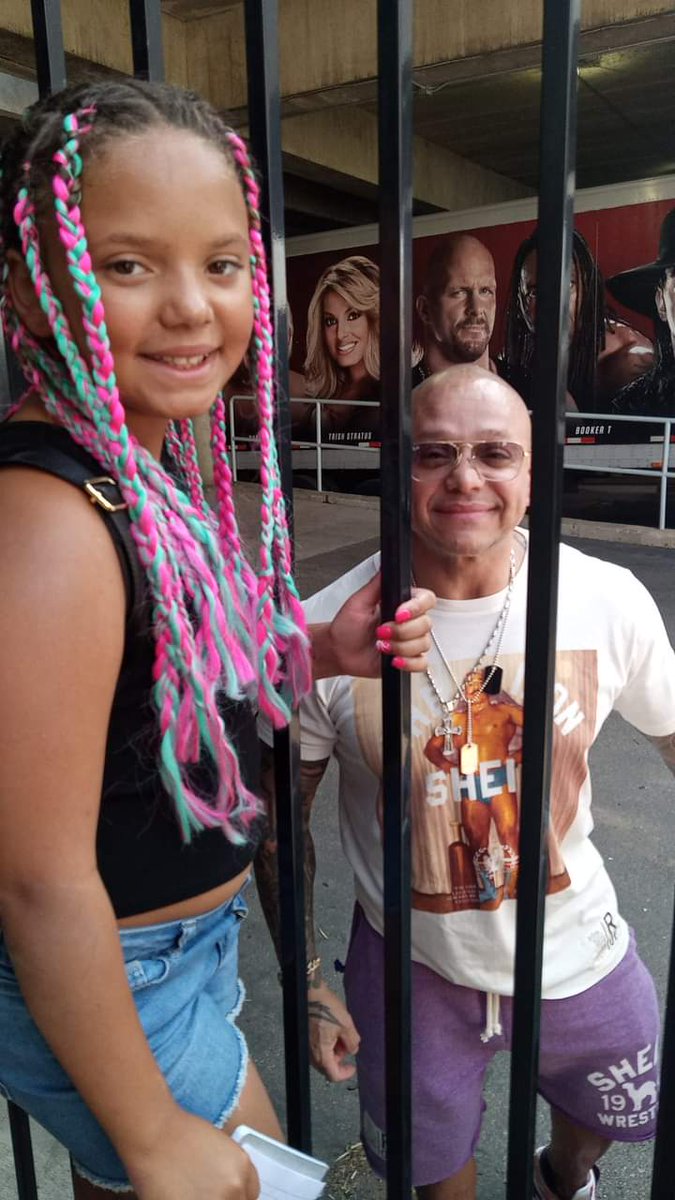 chance_sigmon's tweet image. My Niece With The Legend Himself @reymysterio 

Thanks For Coming Here. Thanks For Also Taking This Picture &amp;amp; The Autograph 

#ReyMysterio #Legend #LuchaLegend
