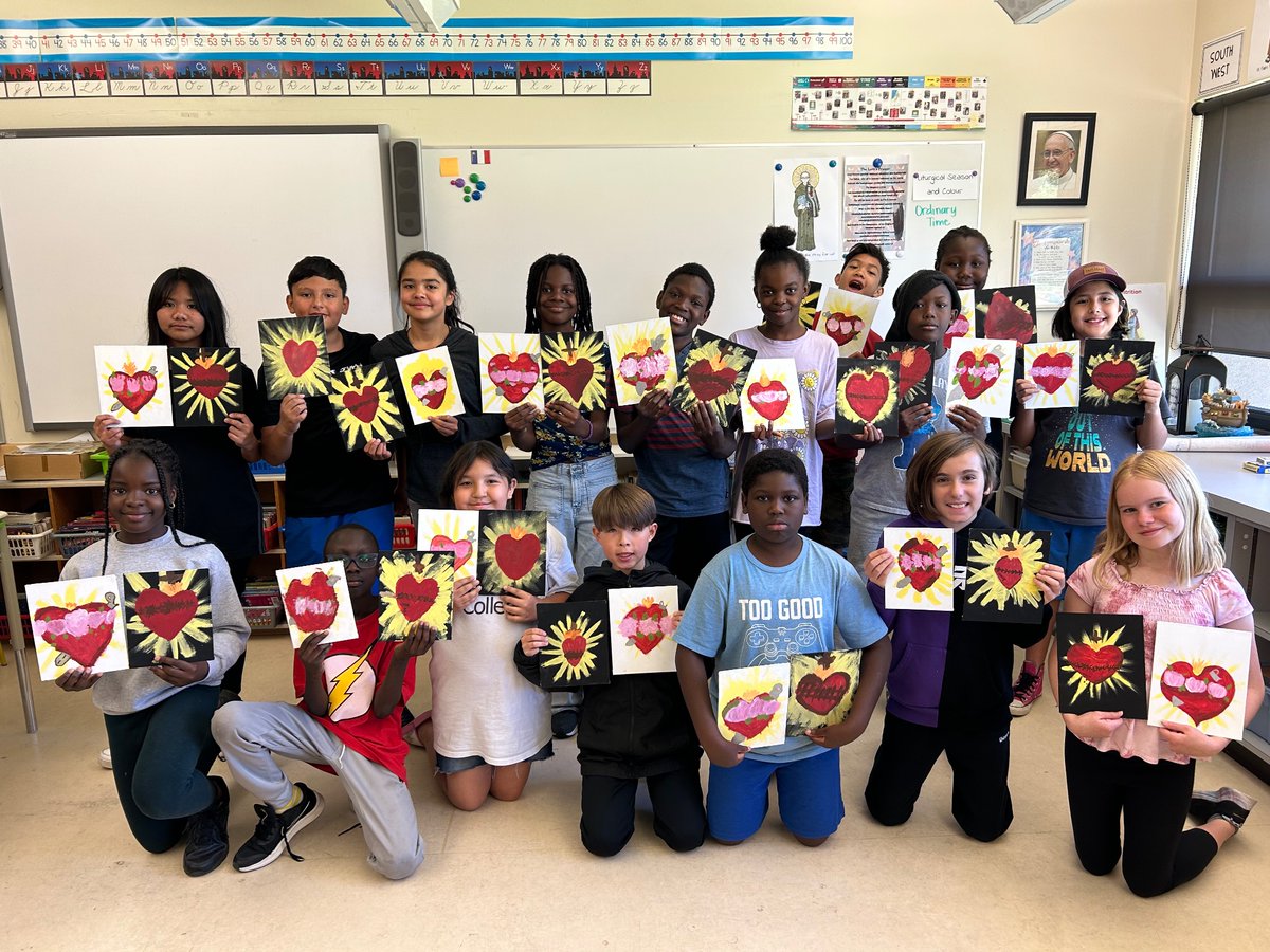 nicoledwilson's tweet image. Gr. 5 Ss created beautiful art work to celebrate the feasts of the Sacred Heart of Jesus and the Immaculate Heart of Mary in June. What a prayerful time experiencing the love of Jesus! @CSMhs4 #IBelieveinCatholicEducation
