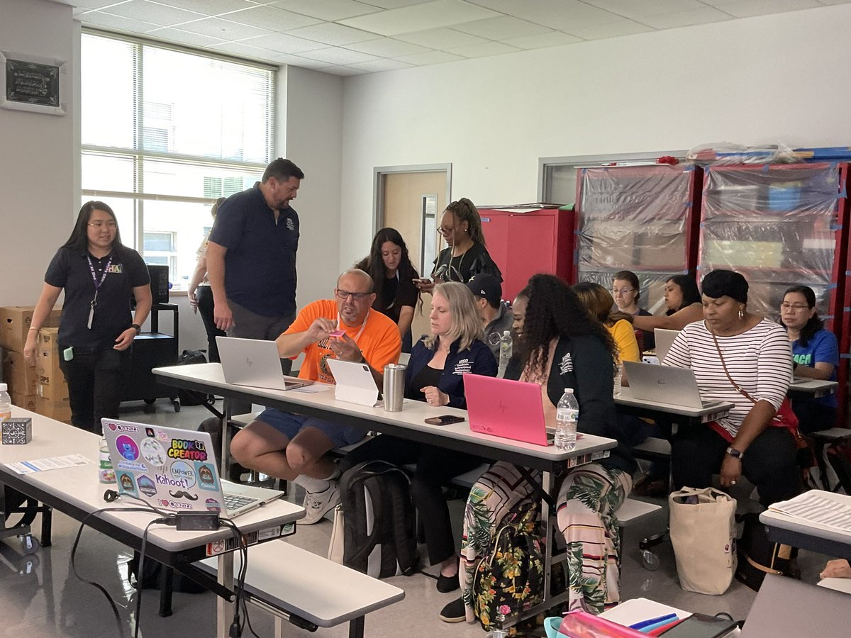 #HISD_E3 Educators looking to"Escape" @HISD_Inst_tech