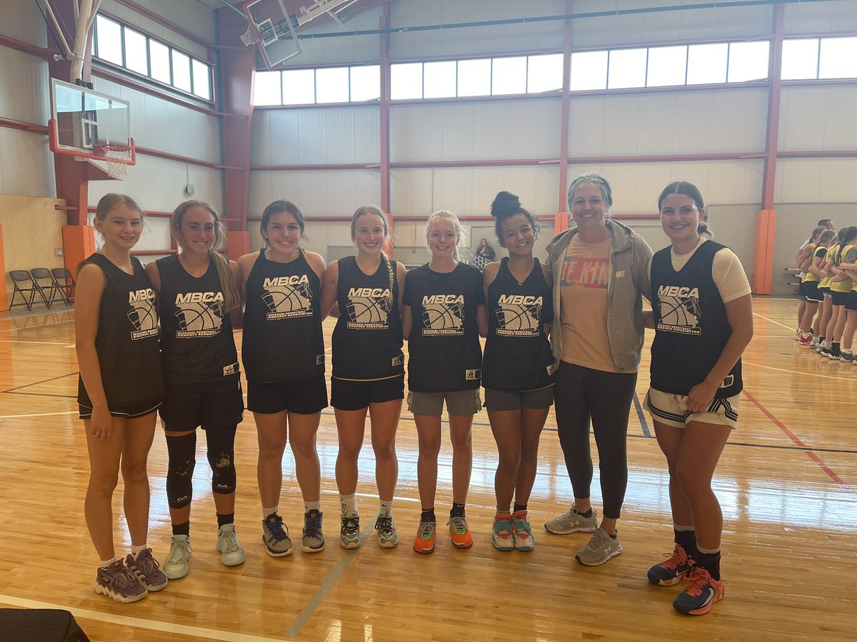 lexfenster's tweet photo. Great experience @MbcaCoaches showcase this week! Also enjoyed playing with these amazing girlβs, couldnβt ask for a better team. Thank you to all the coaches who helped coach the teams at the showcase. #SmallCollegeShowcase #DoIt https://t.co/f53M2g8NU1