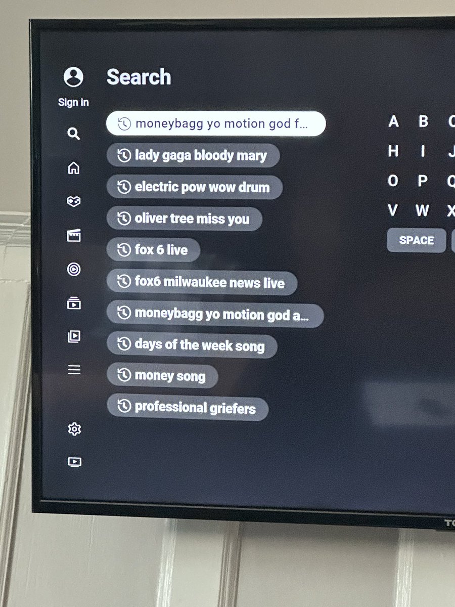 kevin_mcna's tweet photo. is there any better insight into your fellow man than seeing what people previously searched on the youtube at your airbnb?

this must be how archaeologists feel when they find another egyptian pharaohs tomb. moneybagg yo bringing humans together https://t.co/LbYPLc1gjp