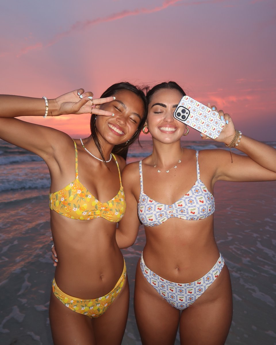 getcasely's tweet image. Chasing sunsets💕✨ Match your 'kini to your phone case all summer long with the NEW Dippin Daisys X Casely collab👙