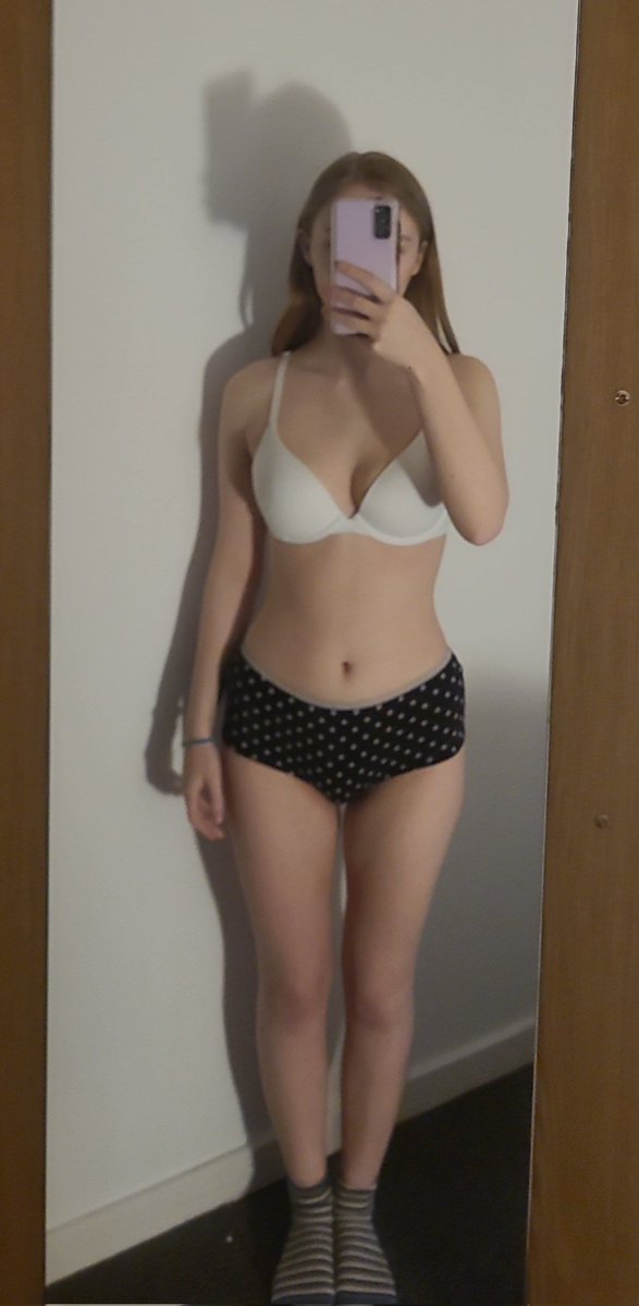 Enchanted_Lou's tweet photo. (bodycheck) May -> June 
.
the way that I'm 10 lbs lighter but there's basically no visible change 🤡 https://t.co/DQaMITgJ5B