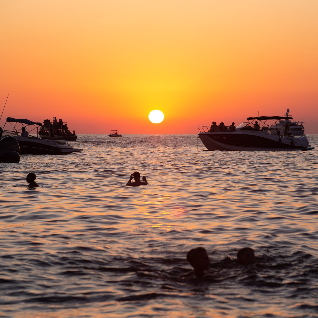 Mamboibiza's tweet photo. Chasing sunsets and making memories... Tag your Mambo sunset crew 🥰

#mamboibiza #mambosunsets #ibiza23 https://t.co/R0nd5bLHN3