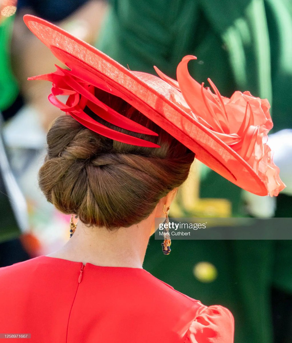 Hat Trick! ❤ Wow! HRH ♕ #PrincessofWales #PrincessCatherine #RoyalFamily #RealRoyals #KateTheGreat #TeamWales #icon #Coronation #ghd #vogue #vanityfair #Tatler #iconic #Ascot
@KensingtonRoyal @RoyalFamily 🇬🇧🇬🇧 🏴󠁧󠁢󠁷󠁬󠁳󠁿