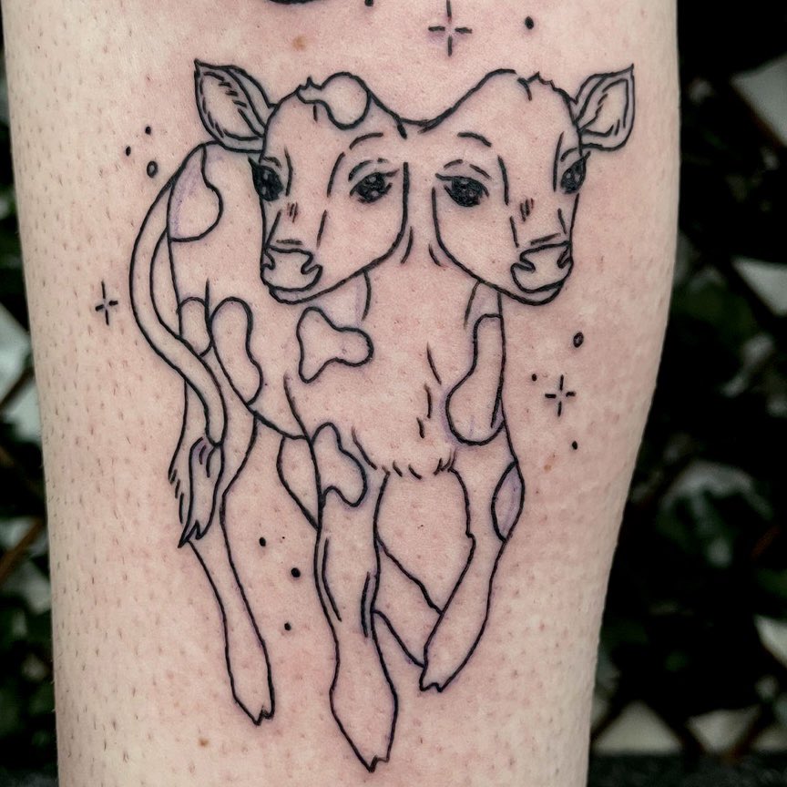 GraciePumpkin's tweet photo. Tattooed a two headed calf on myself allll the way back in April !! Finally got a cute lil healed pic of it so thought I’d post it !! <3 link to my tattoo page is in my bio <3 https://t.co/fNjmf2nTnH