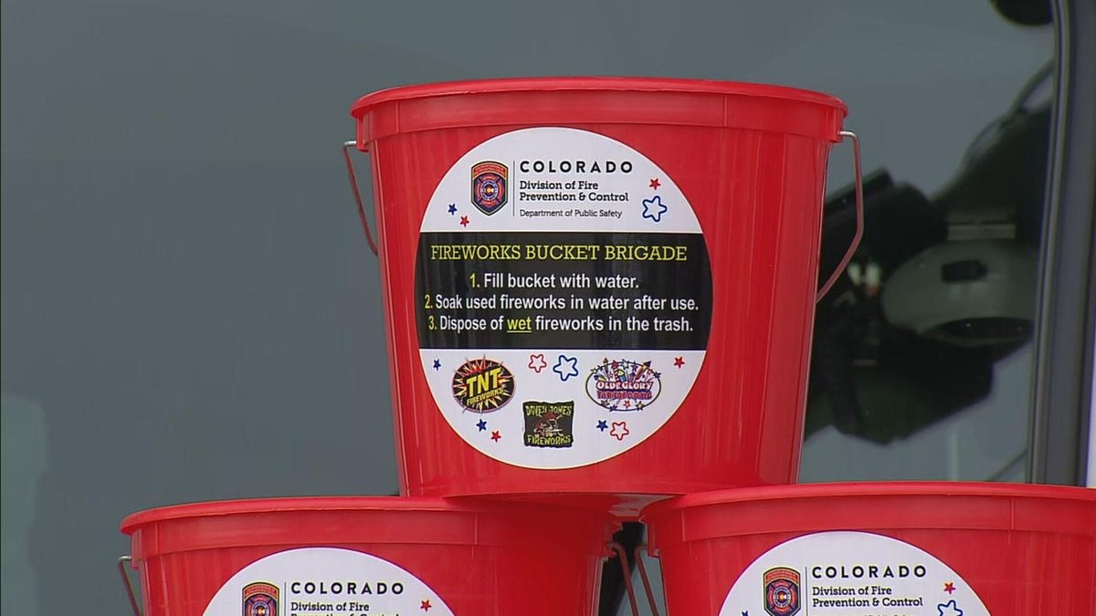 DYK smoldering fireworks left in a dry trash bin can start a fire? Join the Bucket Brigade to keep your home and community safe. Learn more at dfpc.colorado.gov/fireworks

#FireworksBucketBrigade #fireworkssafety #fireworksdisposal
#dfpcfire #cofire #coloradofire #firefighter