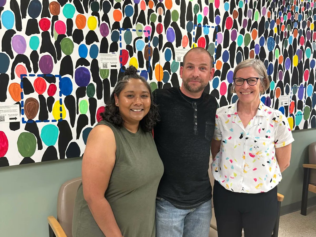 debbiechapman1's tweet photo. Congratulations to @poetrybyroshan on the official opening of the Peaceful Gathering mural at the Kitchener Downtown Community Centre. πππ₯³
Come check out the very cool Augmented Reality feature of the mural! π
#dtk #kwawesome #communityart #makearthappen https://t.co/qgf47NOW3u