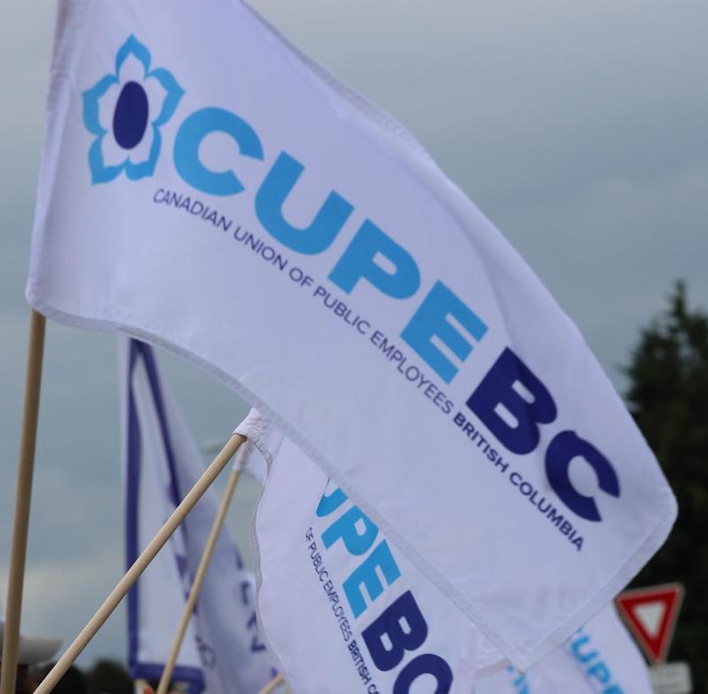 FVTransitStrike's tweet image. Day 96

WeNeedALift.ca

@CUPEBC @cupenat @dgawthcupe
#MembersStrongOnTheLine #WeNeedALift #bcpoli #canlab #bclab #picketline #walktogether #fairdeal #busdrivers #onedaylongeronedaystronger #BCTransit
#Transit #fightingforfairness #afairdeal
#StrongerTogether