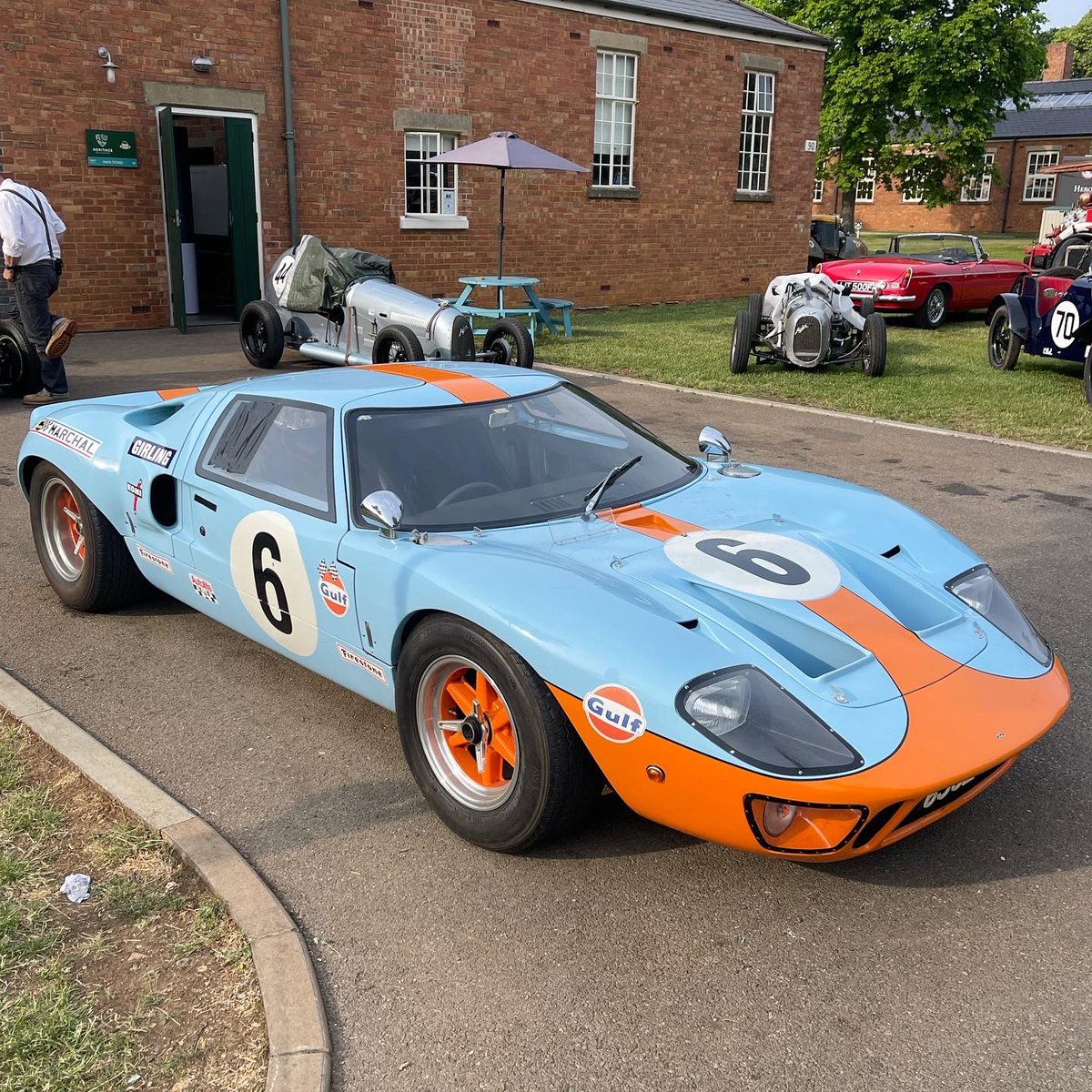 Popbangcolour's tweet photo. Crikey, it’s been a week since setting up @BicesterH for @flywheelfest - this weekend I’m @thruxtonracing for the @HendyPerform day on Sunday 

Who  else is going to be there?

#HendyPerformance #hpopenday2023 https://t.co/xsM1XeYyVD