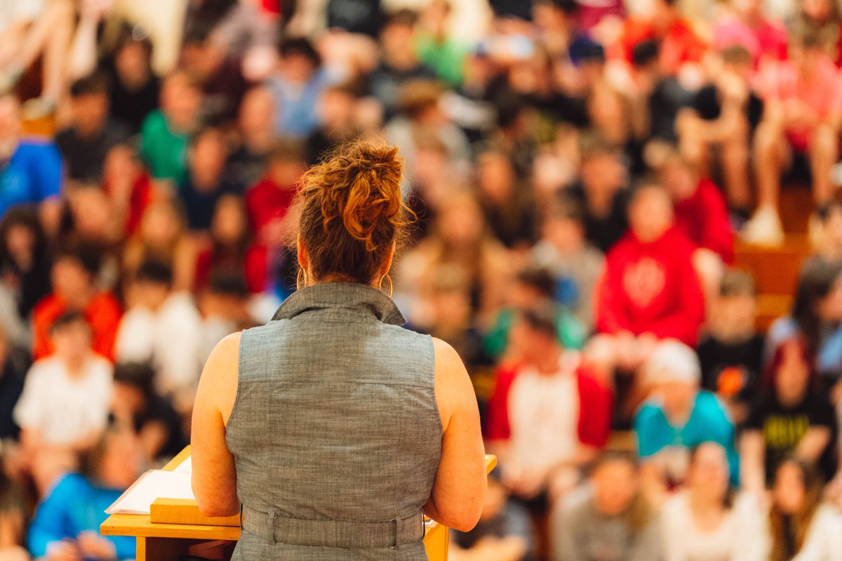 MiddleRiverview's tweet image. This morning we had our year end assembly with a friendly  staff vs. student volleyball game. Wishing our RMS Community a wonderful summer❤️