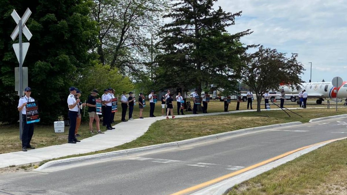 NJASAP's tweet photo. Today, in conjunction with the Traverse City Horse Show, NJASAP members and their families are participating in an informational picket in Michigan. Why are NetJets pilots picketing? We’re glad you asked! Visit https://t.co/7INCopiAwO.
#OnlyNetJets #Aviation #PilotShortage https://t.co/pQbWDOdiS1