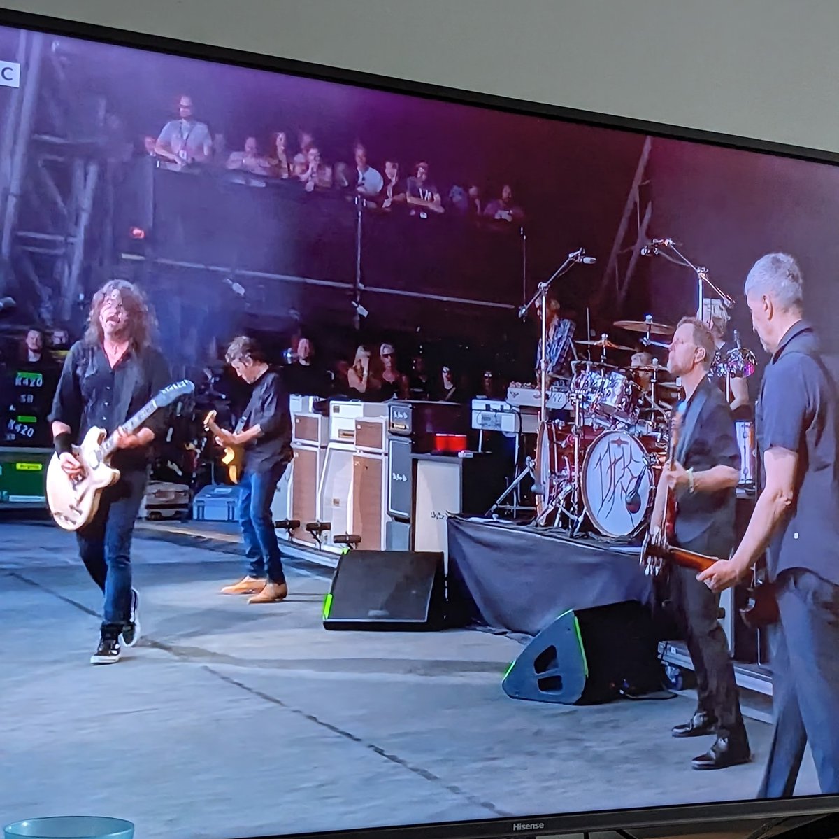 thepeteruddy's tweet photo. Now that's how to do #Glastonbury23. Dave Grohl and Foo Fighters simply next level. Amazing. https://t.co/bvw83bneXK