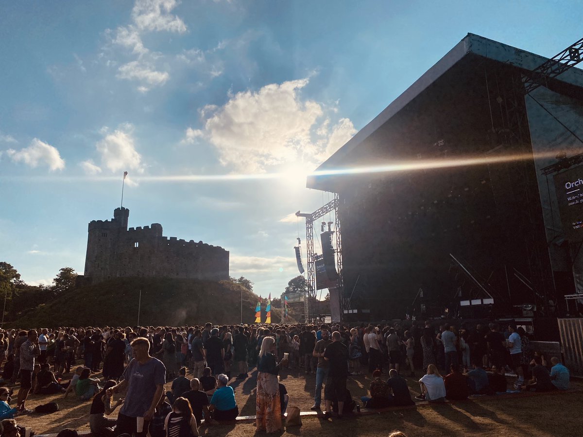 Scene is set for <a href="/qotsa/">QOTSA</a> at the #Castle