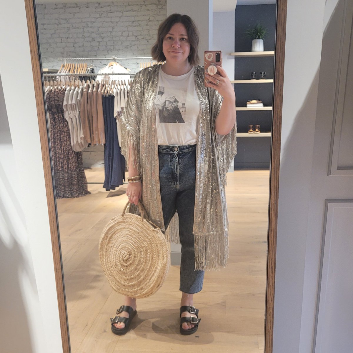 StylingbyAlison's tweet photo. May not be at Glastonbury but deffo chanelling the vibe! Got a few funny looks when I went to Subway at lunchtime 🤣🤣🤣 
#sequins #relaxedglam @WeAreMV_ https://t.co/hni1DPsz0D