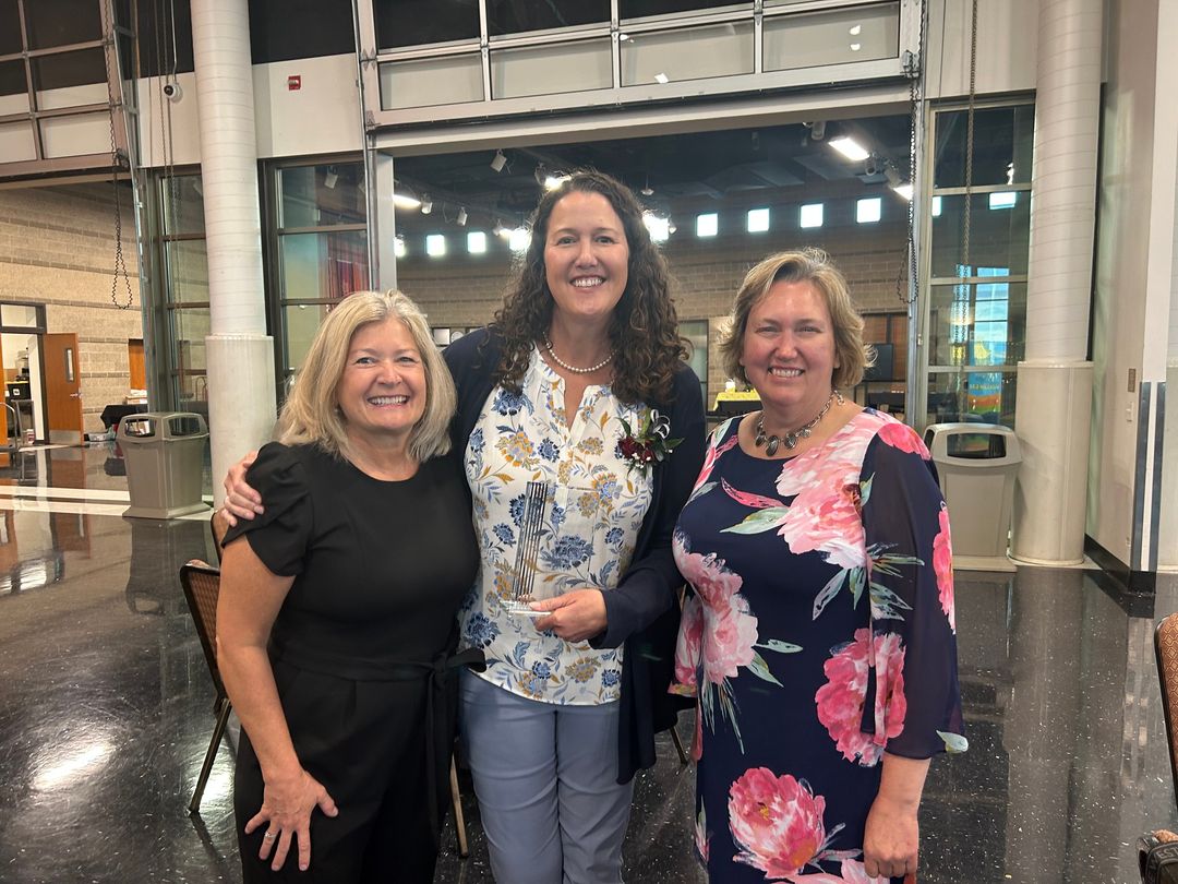 #ParkCitySchools Congratulations to Lara Rude, EHMS librarian, for receiving the Utah Education Association's Excellence in Teaching award! She was one of 10 educators chosen for this award, and she will represent the state of Utah as a nominee for a 2024 NEA Foundation Award.