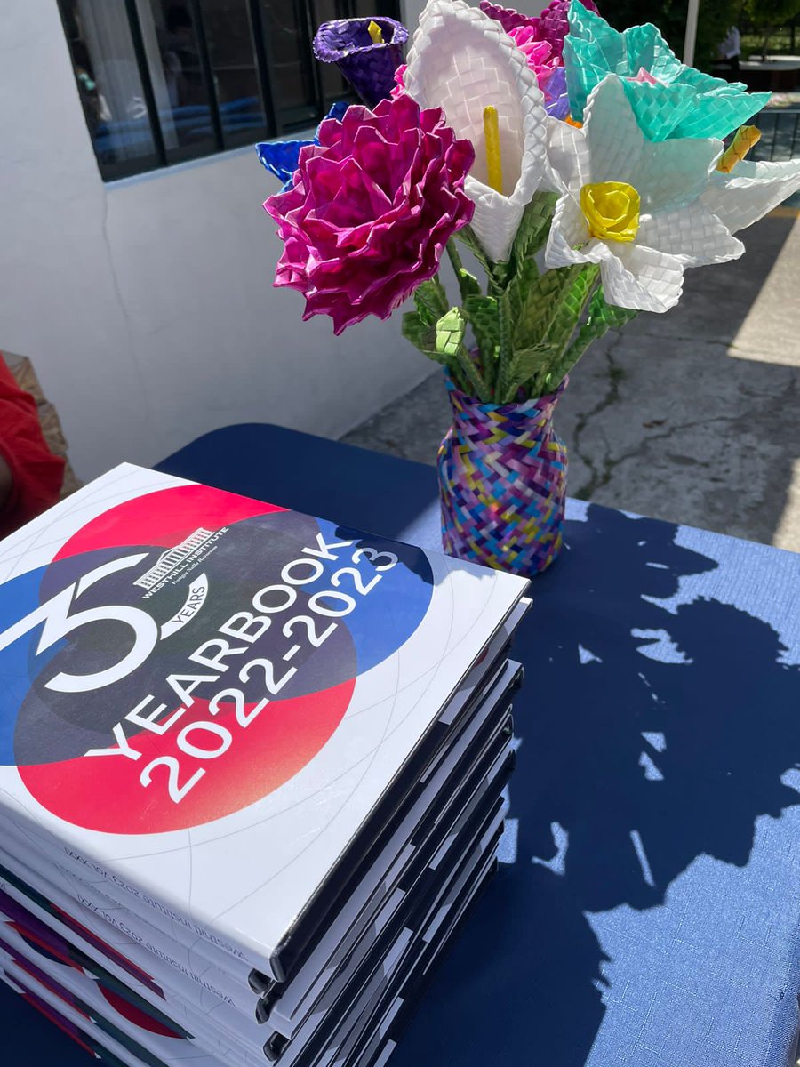 WesthillIns's tweet photo. A big year for Westhill as we celebrate 30 years! We started our day with family picnics on our campuses and the special edition of our 2022-23 yearbook was delivered so that all could sign yearbooks!

#wearewesthill #westhillinstitute #ibschool #santafe #lomasdechapultepec https://t.co/8OhvD8Ee2Z