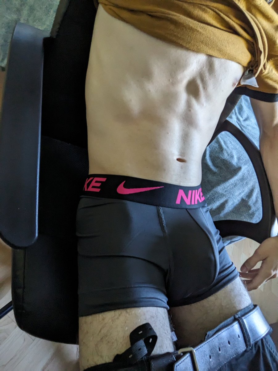 Tom78557's tweet photo. Pink is back

@lefrencharmant #gaybordeaux #twink #horny #boxerbriefs #bulge #nike https://t.co/C1WyIoxcgl