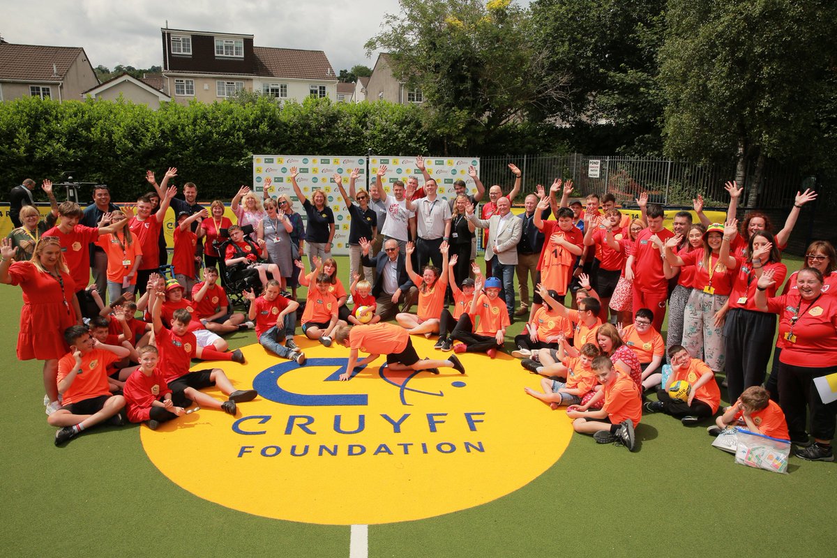 <a href="/aaronramsey/">Aaron Ramsey</a> opened 𝗖𝗿𝘂𝘆𝗳𝗳 𝗖𝗼𝘂𝗿𝘁 𝗔𝗮𝗿𝗼𝗻 𝗥𝗮𝗺𝘀𝗲𝘆 in his hometown of Caerphilly today! 

📍 Trinity Fields School
