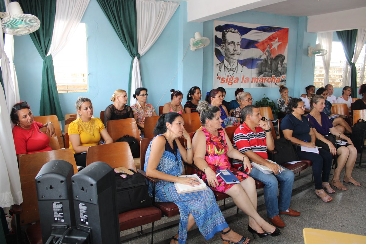 @CtcProvincialSS: A debate el perfeccionamiento del trabajo de dirección
También se intercambió sobre la capacitación de los cuadros y de sus reservas.
#SanctiSpirítusEnMarcha 
<a href="/EkaterinaGowen/">Ekaterina Gowen Dickinson</a> 
@CubaCentral 
<a href="/UlisesGuilarte/">Ulises Guilarte de Nacimiento</a>