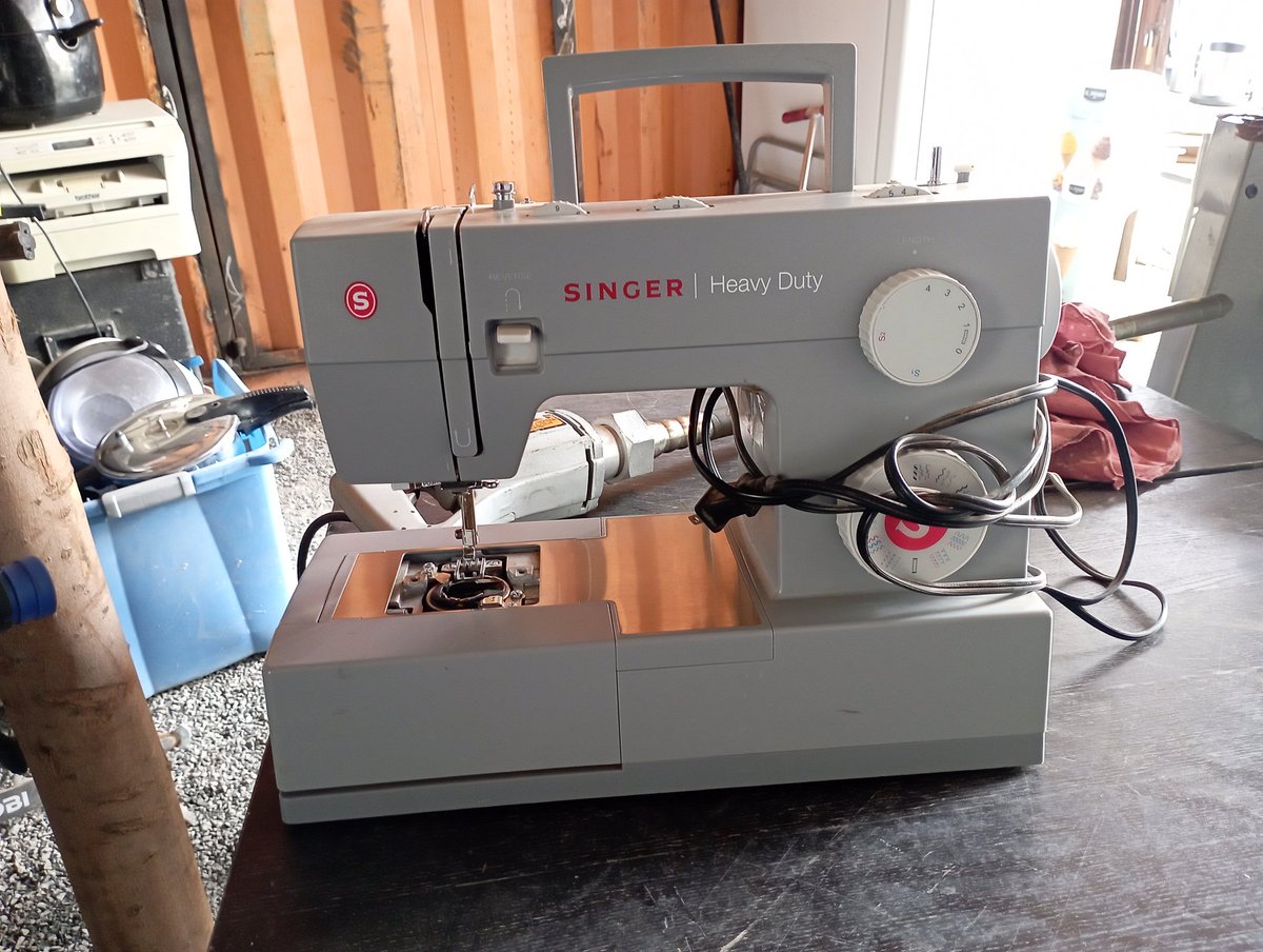 hypermall_ke's tweet image. Beauty is coming upon you with the Singer heavy-duty 4423 sewing machine.Kes 20,000
#hypermall_ke 
#singersewingmachine 
#singersewing 
#sewing 
#sewingmachine