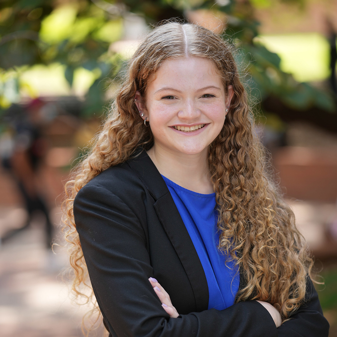 #StudentSpotlight Bridget Summerlee 

A recent grad and member of both <a href="/CharlotteAKPsi/">Alpha Kappa Psi at Charlotte</a> and the Business Honors Program. 

She will visit Italy before starting as a marketing strategy coordinator at <a href="/Kohls/">Kohl's</a>. 

Read more about #BusinessNiner grads ⬇️
belkcollege.info/SpringCommence…