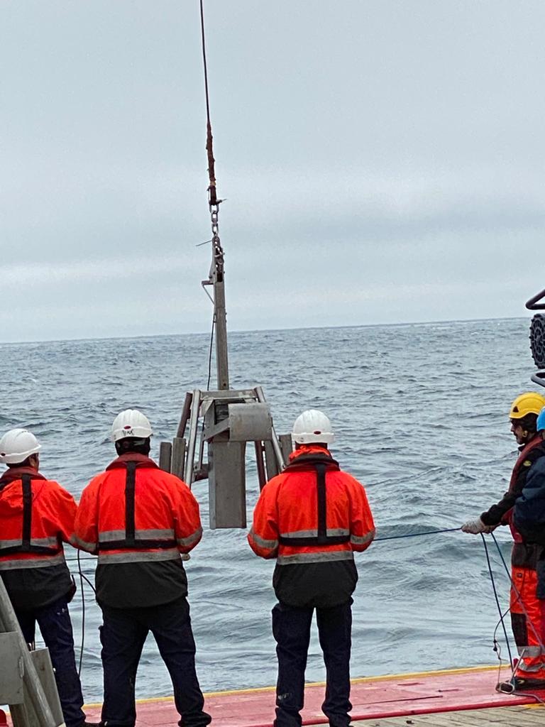 CIM_Uvigo's tweet photo. 🛳️ Embarcámonos nunha nova aventura!  Persoal investigador do #CIM lidera unha 👉expedición ao Atlántico Norte para realizar análises sedimentarias e obter datos sobre o #cambioclimático durante os últimos miles de anos.
ℹ️ https://t.co/6NFw4cOE64
@IIM_CSIC #BOCATS2 #FEDER #HRS4R https://t.co/7gwRxP2BzM