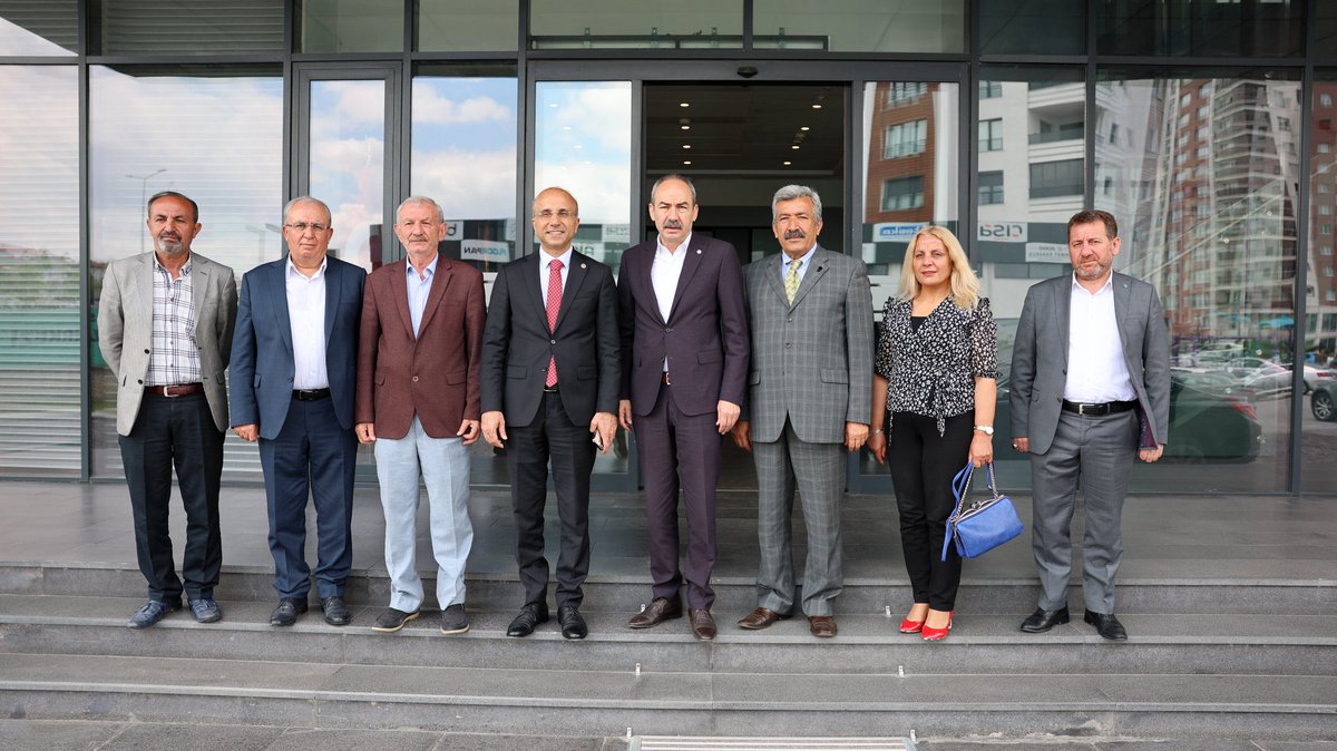 CHP Kayseri Milletvekili Sayın Aşkın Genç, CHP İl Başkanı Sn. Zeki Özkan ve yönetim kurulu üyelerini Kayseri Ticaret  Odamızda misafir ettik.
Nazik ziyaretleri için kıymetli Vekilimize ve CHP İl Yönetimine teşekkür ediyorum.
@gencaskn