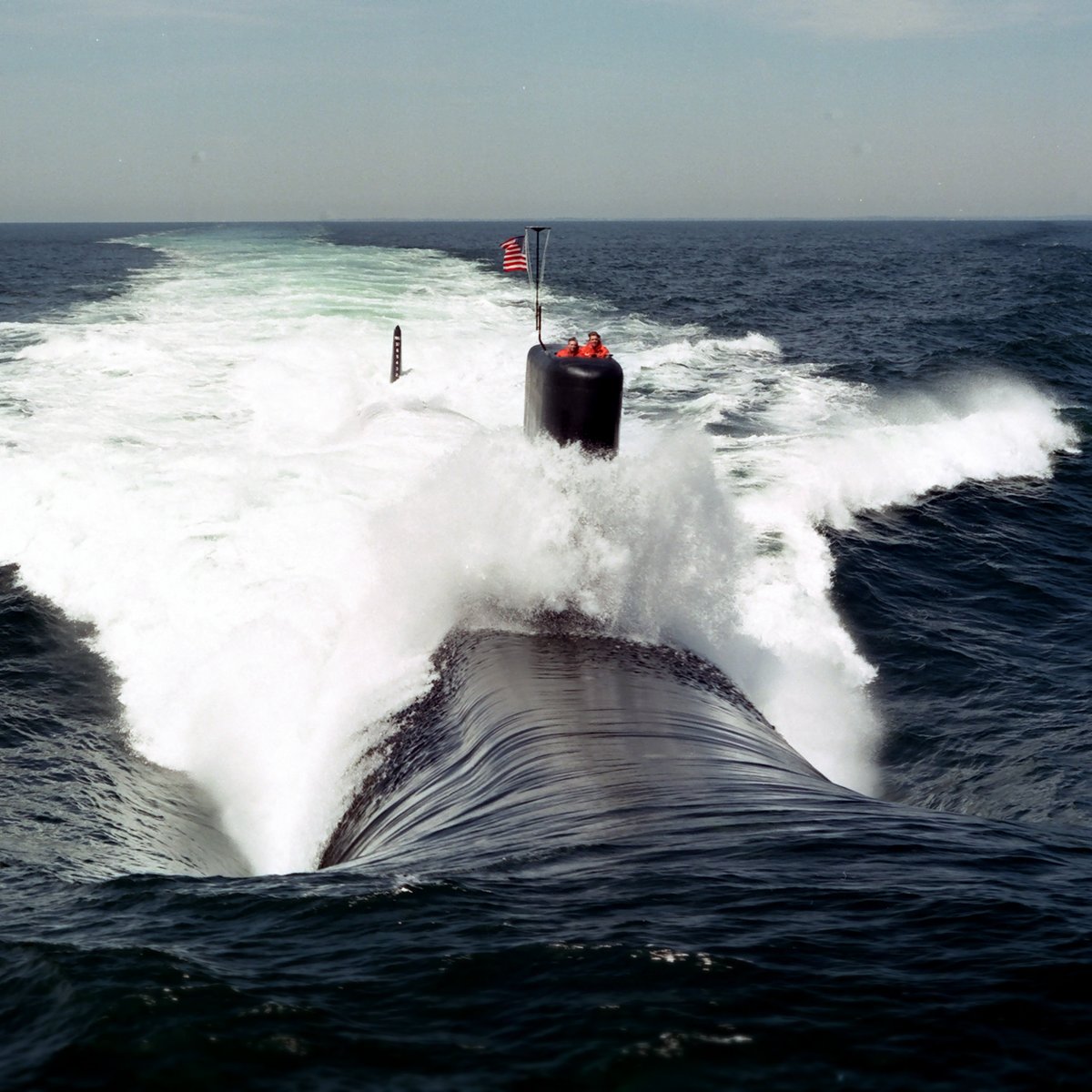 Happy Friday‼️✌️ - 𝘛𝘸𝘪𝘤𝘦 𝘢𝘴 𝘚𝘵𝘳𝘰𝘯𝘨
Los Angeles-class (688i) submarine USS Alexandria (SSN-757) was launched #OTD in 1990. 
#USNavy #SUBPAC #SUBRON11 🇺🇸
📸EB (Sea Trials)